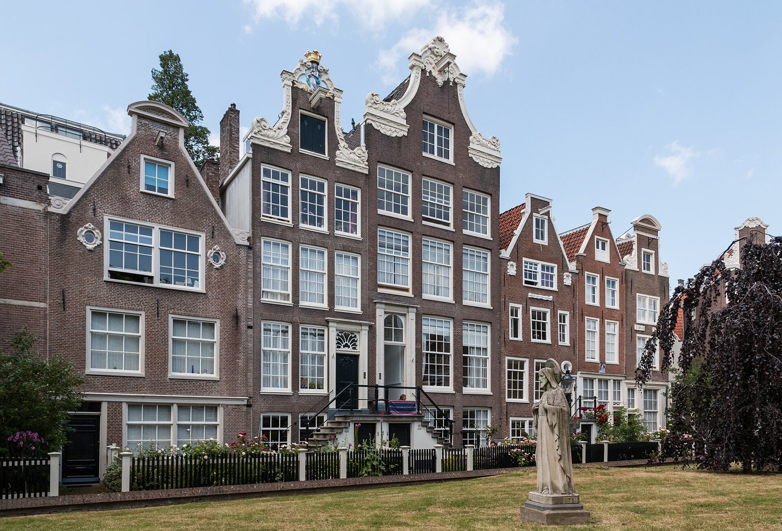 Historic houses around the courtyard of the Begijnhof, a free attraction in Amsterdam